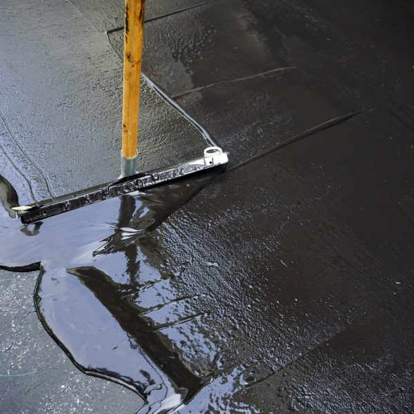 Man,Sealing,Asphalt,Driveway/sealcoating,Selective,Focus